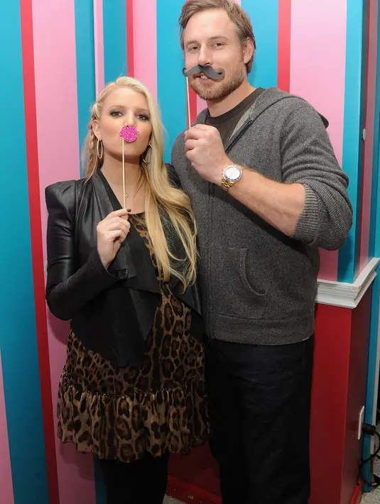 Jessica Simpson tidak menampik apa pun, menurutnya orang tidak pernah tahu karena kini banyak yang memiliki anak di usia 40. Kini sebagian besar waktunya digunakan untuk mengurus Maxwell (3 tahun) dan Ace (2 tahun). (AFP/Bintang.com)