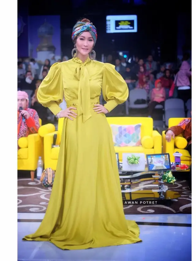 6 Potret Inul Daratista saat Pakai Baju Muslim, Jadi Inspirasi