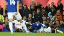 8. Andre Gomes (Everton) - Cedera patah engkel kaki kanan saat melawan Tottenham yang masih belum diketahui masa penyembuhannya. (AFP/Oli Scarff)
