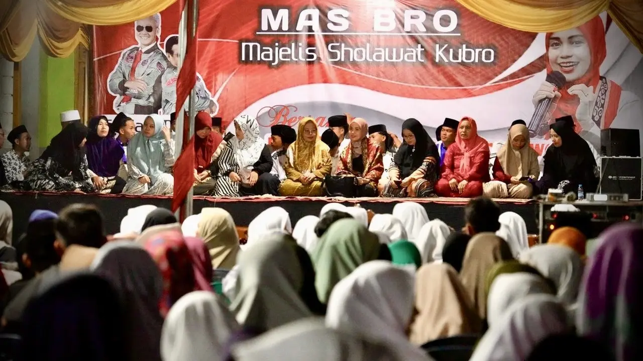 Istri calon presiden nomor urut 3 Ganjar Pranowo, Siti Atikoh Suprianti