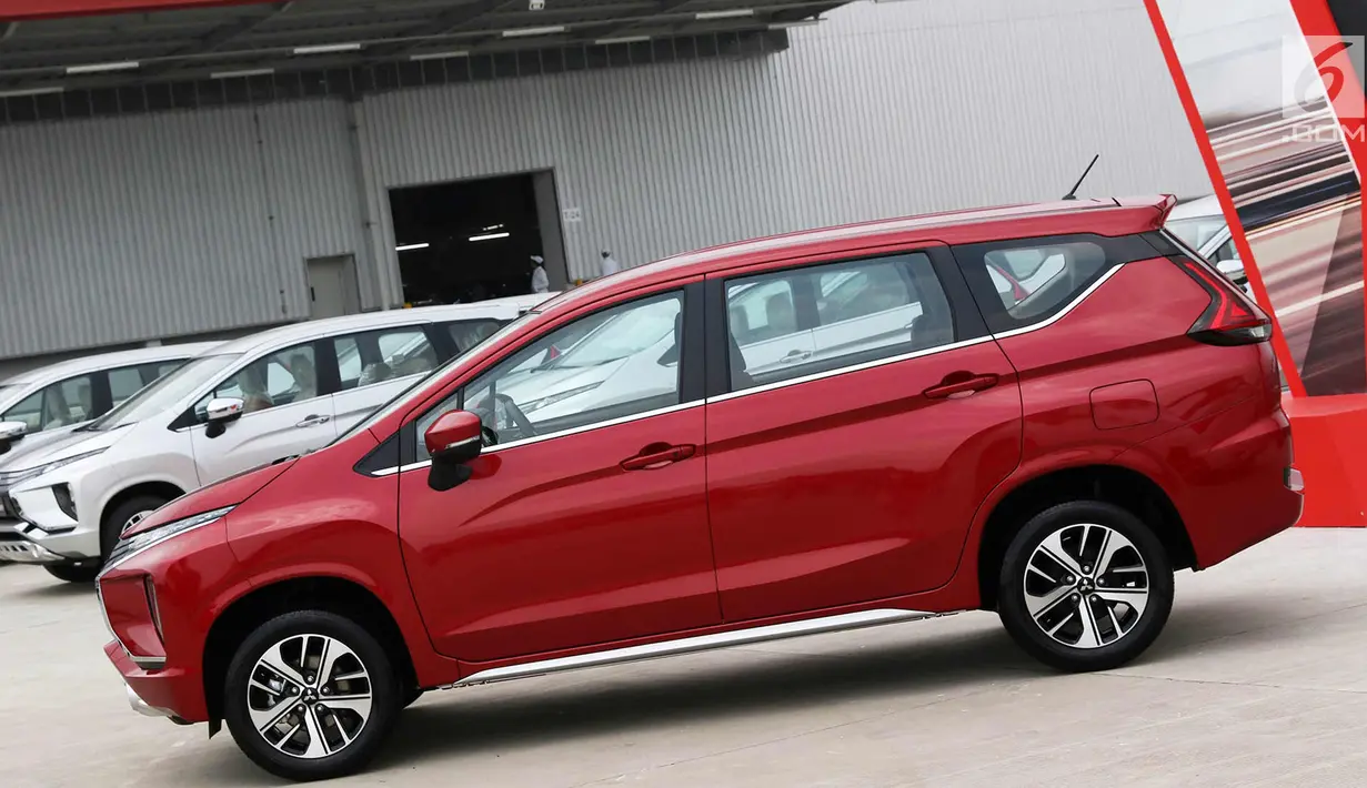 Tampilan mobil Mistubishi Xpander usai perakitan di Cikarang, Jawa Barat, Selasa (3/10). Kendaraan model MPV ini dirancang seiring meningkatnya permintaan konsumen Indonesia terhadap kendaraan berkualitas tinggi. (Liputan6.com/Immanuel Antonius)