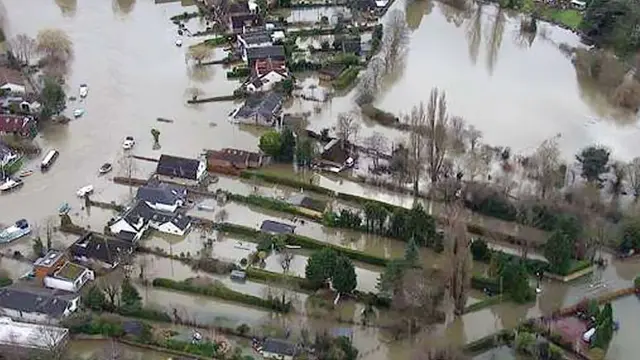 5-london-banjir-140120c.jpg