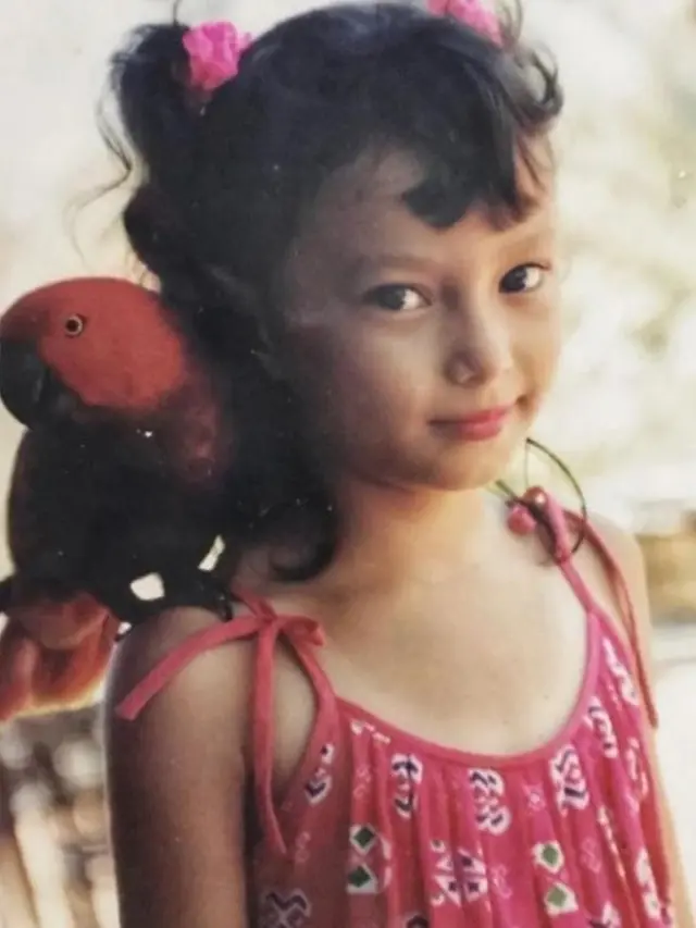 6 Potret Masa Kecil Asmirandah, Bergaya Tomboi dengan Rambut Pendek