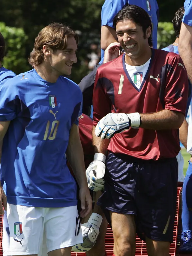 FOTO Gianluigi Buffon dan Francesco Totti