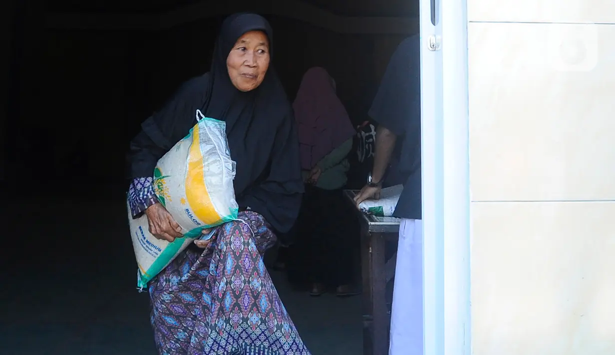 Bantuan juga dapat membantu mengendalikan harga beras di pasaran. (merdeka.com/Arie Basuki)