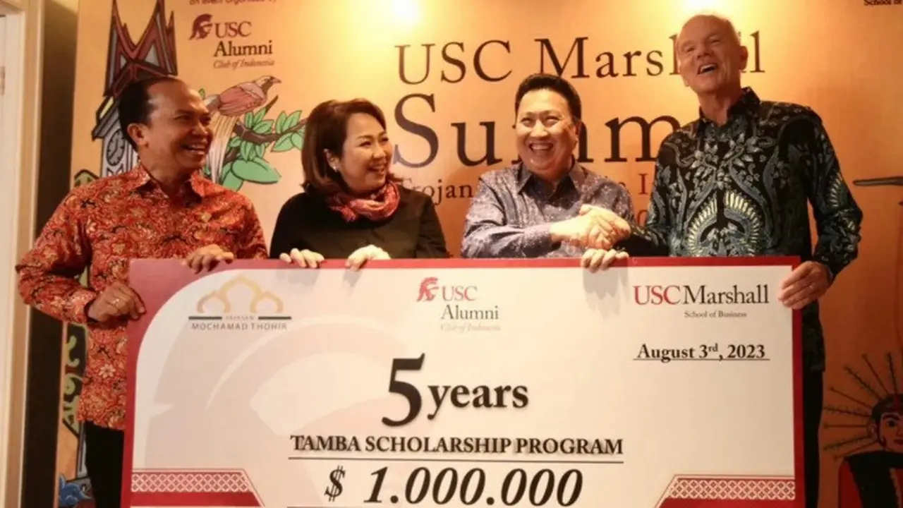 Yayasan Mochamad Thohir dan Yayasan Alumni USC Indonesia memberikan beasiswa TAMBA (Thohir-AUSCI-MBA) senilai satu juta dolar AS kepada lima orang Indonesia