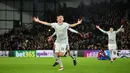 Gelandang Manchester United, Nemanja Matic merayakan gol ke gawang Crystal Palace dalam lanjutan Liga Inggris di Stadion Selhurst Park, Senin (5/3). Saat laga seperti akan berakhir imbang, Matic tampil sebagai pahlawan. (Glyn KIRK/AFP)
