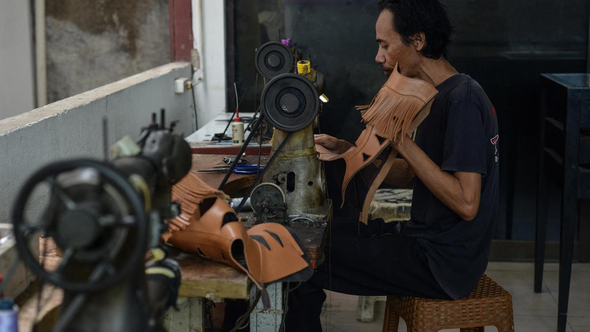 Tarif Impor Tekan Industri Kulit Global, Harga Sepatu dan Tas Diprediksi Terus Mahal