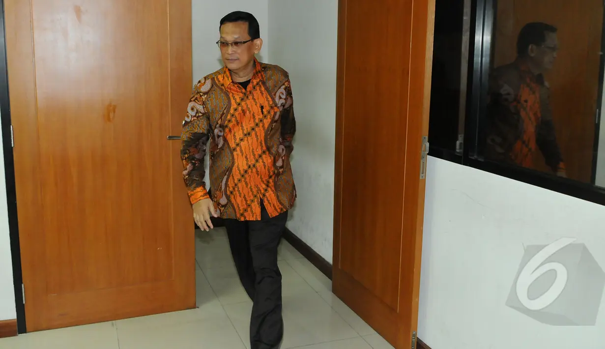 Didik Purnomo saat memasuki ruang sidang lanjutan di Pengadilan Tipikor, Jakarta, Senin (30/3/2015). Sidang mengagendakan pembacaan nota pembelaan kasus korupsi pengadaan driving simulator. (Liputan6.com/Herman Zakharia)