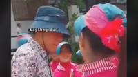 Dikerubungi Ibu-Ibu Usai Main Golf, Shin Tae Yong Bagi-Bagi Duit. foto: TikTok @_mrbintangfirdaus