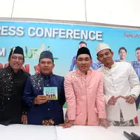 "Launching kita samakan dengan hajatan Wali bergaya penganten, alhamdulillah hari ini rilis album baru Wali. Kita minta doa semoga album ini bisa berkah," kata Apoy sang gitaris. (Andy Masela/Bintang.com)