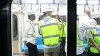 Presiden Joko Widodo berada di dalam kereta mass rapid transit (MRT) di Stasiun Bundaran HI, Jakarta, Selasa (6/11). Jokowi melakukan pengecekan kereta MRT menuju Stasiun Lebak Bulus. (Liputan6.com/Angga Yuniar)