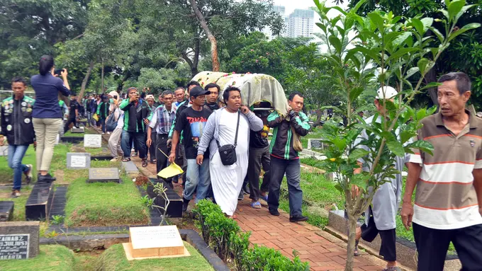 [Bintang] Pemakaman Laila Sari