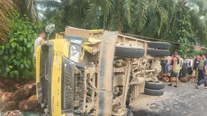 Tragis, Siswa SMP Tewas Tertimpa Truk Sawit