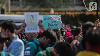 Mahasiswa yang tergabung dalam Badan Eksekutif Mahasiswa Seluruh Indonesia (BEM SI) membawa poster dalam unjuk rasa di kawasan Patung Kuda, Jakarta, Senin (21/10/2019). Salah satu tuntutannya adalah meminta Presiden Jokowi menerbitkan Perppu untuk UU KPK yang direvisi. (Liputan6.com/Faizal Fanani)