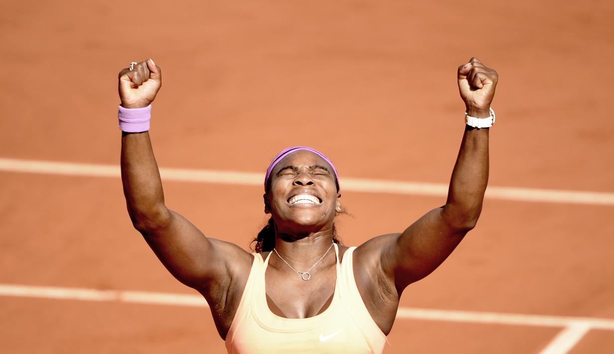 Reaksi Serena Williams setelah mengalahkan Lucie Safarova di final Prancis Terbuka 2015.  (EPA/CAROLIN BLUMBERG)