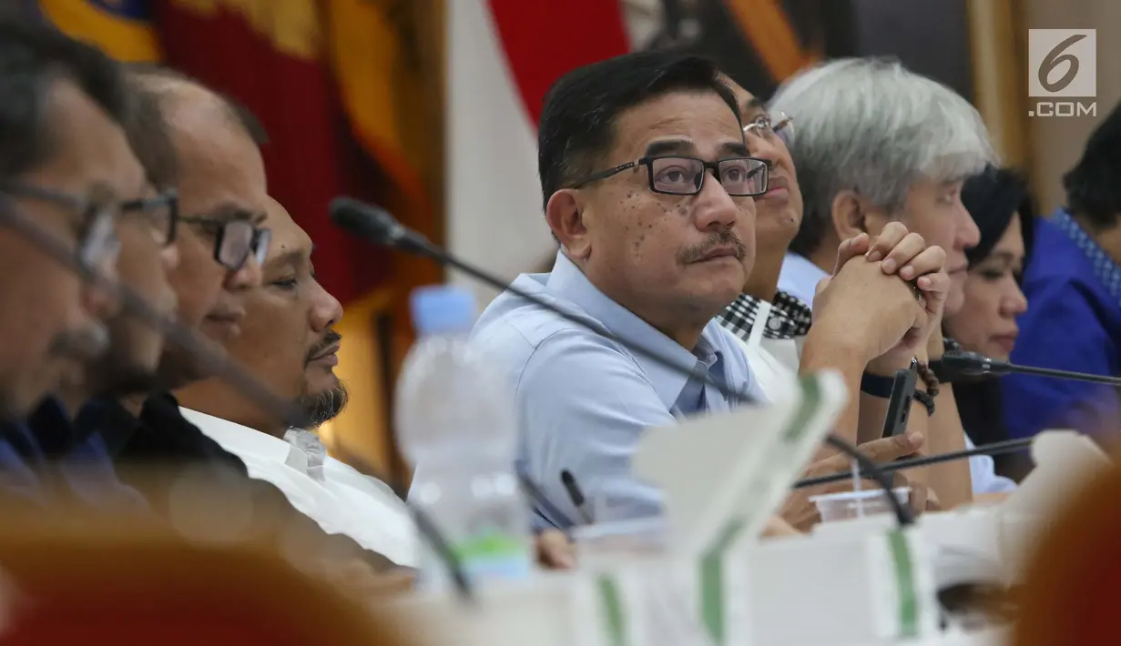 Direktur relawan BPN 02, Fery Mursyidan Baldan saat mengikuti rapat persiapan debat Capres/Cawapres Pemilu 2019 di Gedung KPU, Jakarta, Selasa (26/2). Rapat berlangsung tertutup dan dihadiri kedua tim pemenangan paslon. (Liputan6.com/Helmi Fithriansyah)
