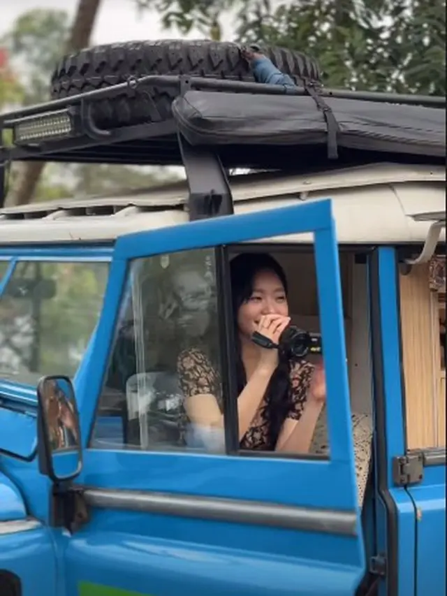 6 Potret Kim Go Eun Jalani Syuting di Bandung, Jadi Sorotan