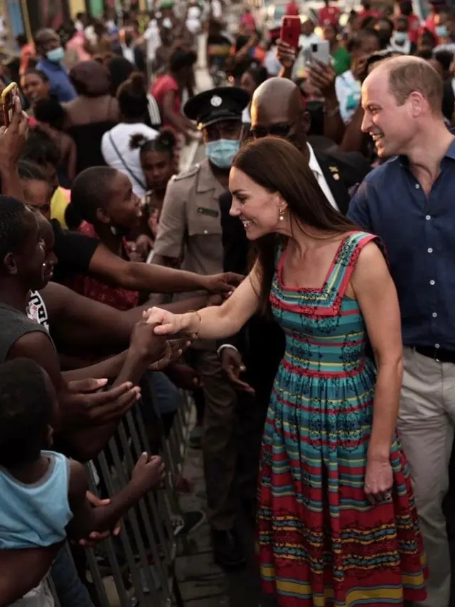 Tampilan Elegan Kate Middleton Berbalut Gaun Hijau dan Perhiasan Zamrud di Jamaika, Curi Perhatian