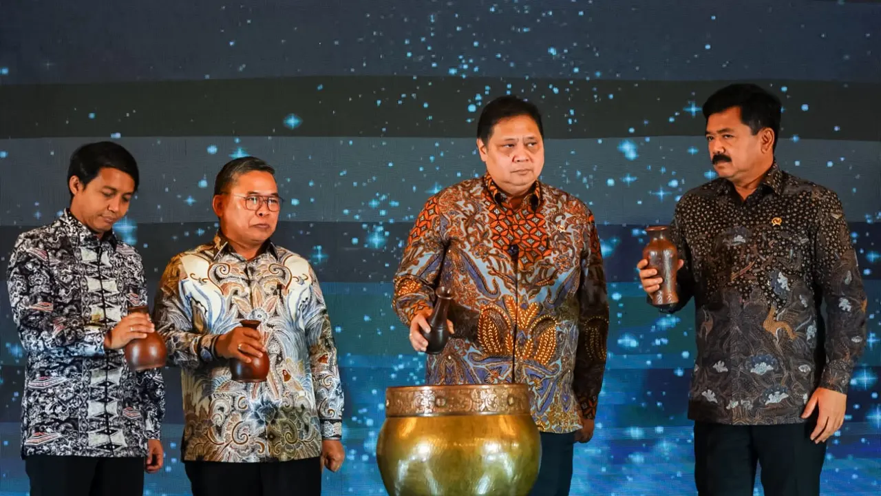 Menteri Koordinator Bidang Perekonomian Airlangga Hartarto yang juga merupakan Ketua Tim Reforma Agraria Nasional