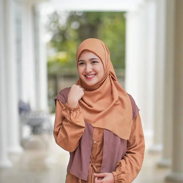 Gaya Hijab Disebut Mirip Ibu-Ibu, Ini 6 Potret Transformasi Penampilan Cut Syifa