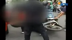 Bimantoro Prasetyo yang berstatus sebagai terlapor meminta maaf secara terbuka saat dibawa polisi di Mapolres Jakarta Timur.