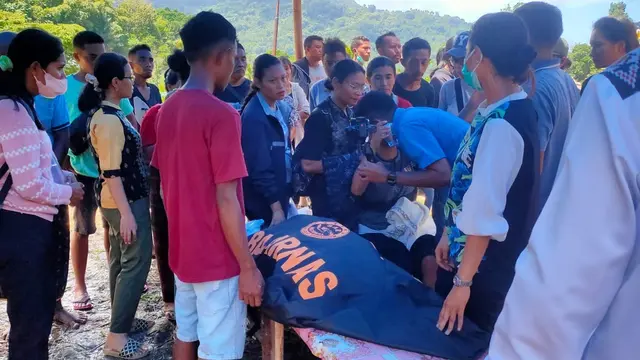 Kemensos Gerak Cepat Salurkan Bantuan untuk Korban Banjir Bandang Nagekeo