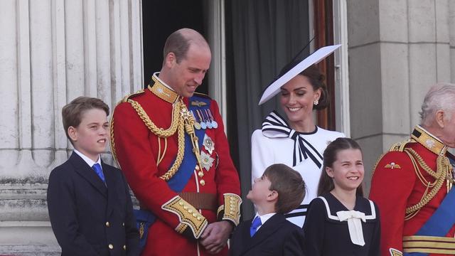 Pangeran William, Kate Middleton, Pangeran George, Pangeran Louis, dan Putri Charlotte. (James Manning/PA via AP)