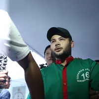 Ridho Rhoma menjalani pemeriksaan di BNN. (Nurwahyunan/Bintang.com)