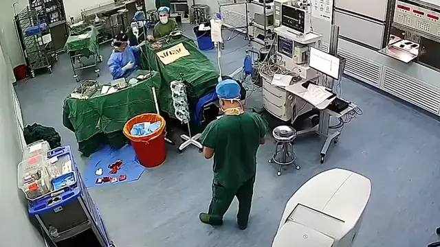 Dokter Operasi Pasien