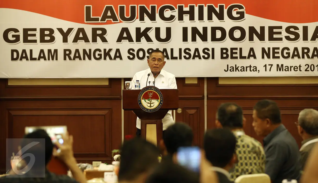 Menteri Pertahanan, Ryamizard Ryacudu memberikan sambutan saat peluncuran Gebyar Aku Indonesia di Jakarta, Kamis (17/3/2016). Gebyar Aku Indonesia ini ditujukan untuk mensosialisasikan kesadaran bela negara di kalangan muda. (Liputan6.com/Faizal Fanani)