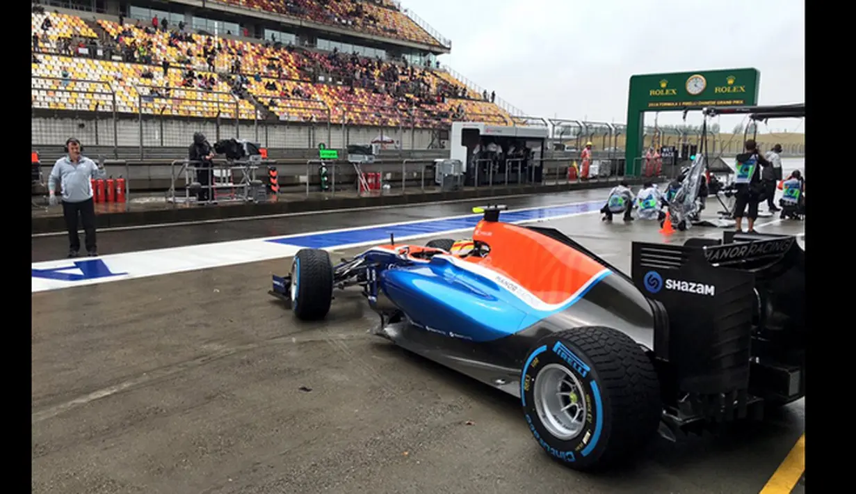 Pebalap Manor Racing asal Indonesia, Rio Haryanto, berada di posisi ke-14 dalam latihan bebas ketiga F1 GP China di Sirkuit Internasional Shanghai, China, Sabtu (16/4/2016). (Bola.com/Twitter/Manorracing)