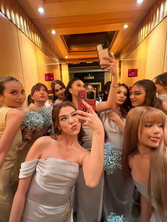 Ciri Khas Cewek adalah Selfie Mirror