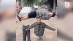 Viral rekaman tubuh seorang pria yang terbelah dua. Ternyata fakta dibaliknya bikin ngakak. 