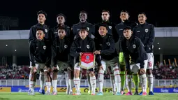Starting XI Timnas Indonesia U-20 pada laga Grup F Kualifikasi Piala Asia U-20 2025 melawan Timor Leste di Stadion Madya, Senayan, Jakarta, Jumat (27/09/2024). (Bola.com/Bagaskara Lazuardi)