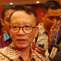 Menteri ‎Keuangan (Menkeu) Bambang Brodjonegoro melantik Ken Dwijugiasteadi sebagai Direktur Jenderal (Dirjen) Pajak definitif. (Foto: Fiki Ariyanti/Liputan6.com)