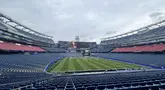 Pemandangan tribun dan lapangan Gillette Stadium di Foxborough, Boston, AS, menjelang pertandingan fase grup Piala Dunia 2026, Kamis (18/6/2026). Stadion berkapasitas lebih dari 65 ribu penonton ini menjadi salah satu venue penyelenggara Piala Dunia 2026 dengan fasilitas modern, hamparan rumput berkualitas tinggi, serta layar raksasa yang menjadi daya tarik utama. (KLY Sports/Hery Kurniawan/Adv/Powerade)