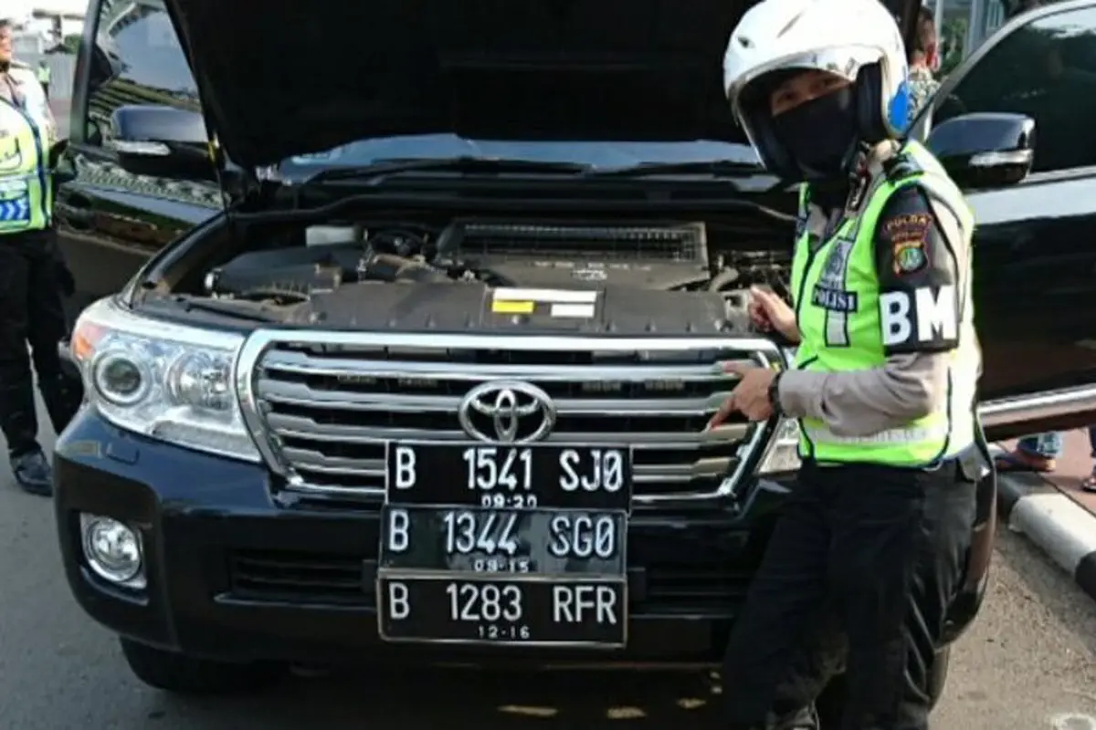 aturan ganjil-genap, plat mobil palsu
