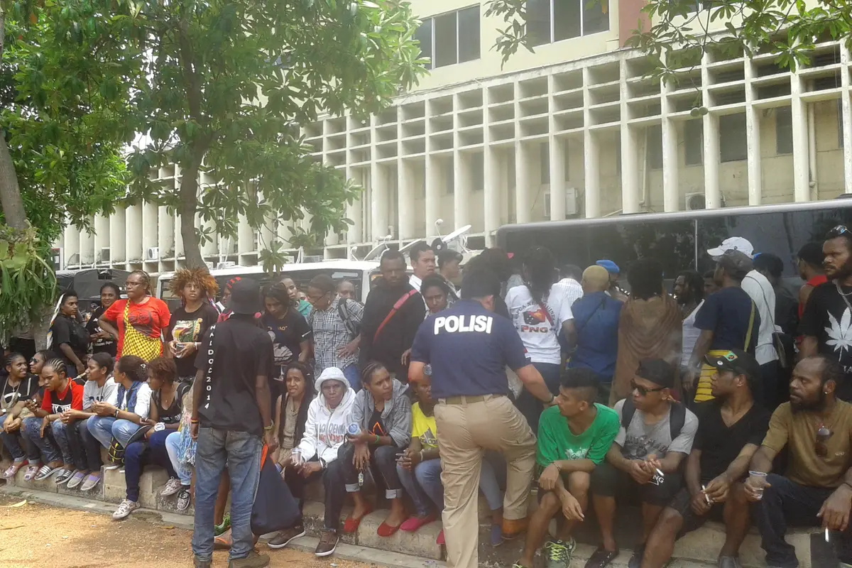 20151201 - demo papua