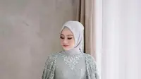 8 Pilihan Gamis Brokat Warna Sage Terbaru, Cocok untuk Momen Lamaran hingga Kondangan