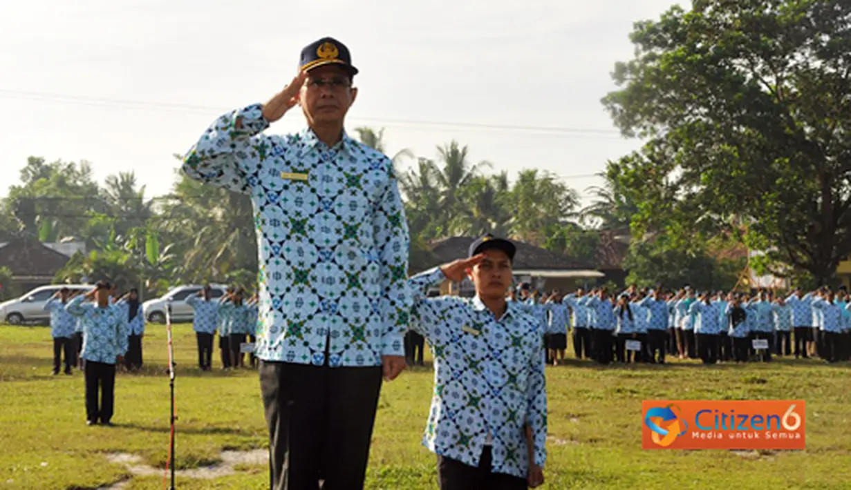 Citizen6, Lampung: Pemkab Tulang Bawang Barat menggelar Upacara Bulanan di Lapangan Merdeka Panaragan Jaya, Jumat Pagi (17/06). (Pengirim: Jerry Hasan)