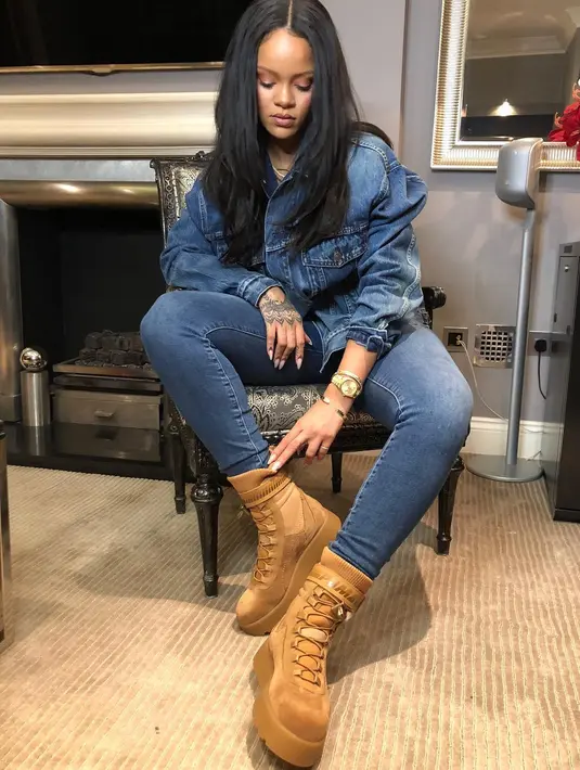 (Instagram/badgalriri)