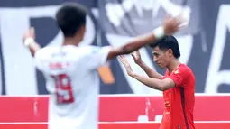 Pemain Persija Jakarta, Hanif Sjahbandi, tidak melakukan selebrasi setelah mencetak gol ke gawang Arema FC pada lanjutan BRI Liga 1 2023/2024 di Stadion Patriot Chandrabhaga, Kota Bekasi, Minggu (20/08/2023). Kedua tim bermain imbang 2-2. (Bola.com/M Iqbal Ichsan)