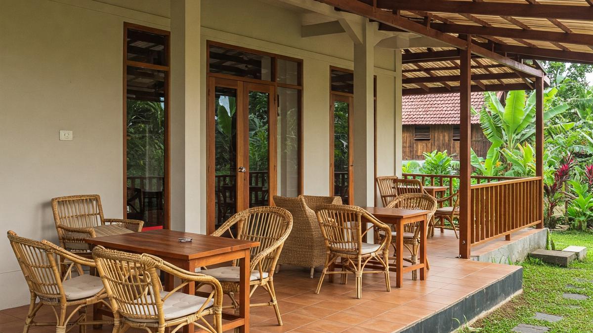 Warna Cat Teras Rumah Kampung Biar Kelihatan Estetik dan Natural