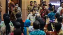 Wakil Presiden Jusuf Kalla saat tiba dalam acara pembukaan perdagangan saham 2018 di Gedung Bursa Efek Indonesia, Jakarta, Selasa (2/1). Angka tersebut naik 11 poin dibandingkan penutupan tahun lalu. (Liputan6.com/Faizal Fanani)