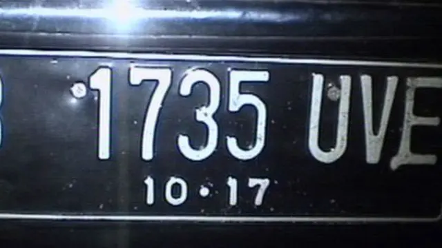 Minibus Seruduk Mobil dan Tukang Ojek, 1 Tewas