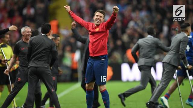 Michael Carrick resmi ditunjuk sebagai kapten baru Manchester United menggantikan Wayne Rooney yang hengkang. (Video dari Liputan6.com)