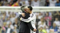 Carlo Ancelotti dan Cristiano Ronaldo saat masih sama-sama di Real Madrid pada 2014. (AFP PHOTO/Javier Soriano)
