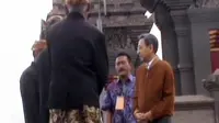 Wapres Boediono Menikmati Matahari Terbit dari Kawah Gunung Bromo