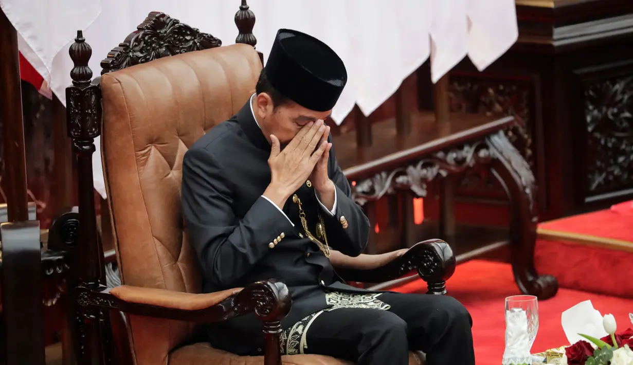 Deputi II Kepala Staf Kepresidenan, Abetnego Tarigan menjelaskan alasan Jokowi mengenakan pakaian adat Betawi sebagai simbol terima kasih untuk kota Jakarta sebagai ibu kota. (BAGUS INDAHONO / POOL / AFP)
